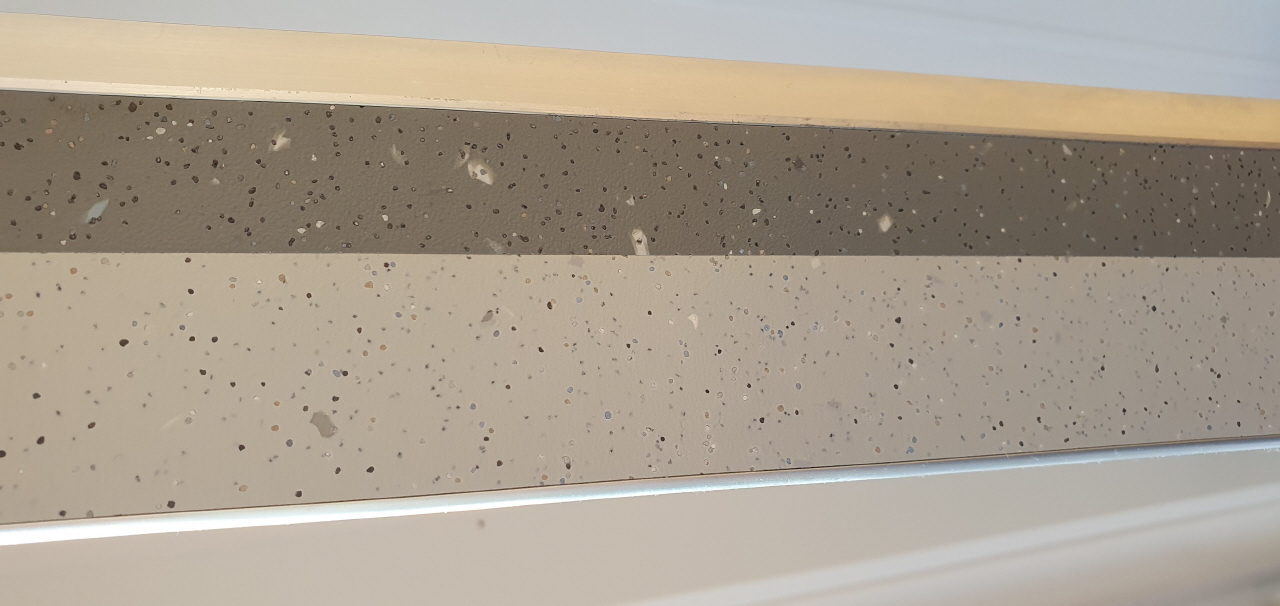 Trappenese i eloksert aluminium med Forbo ilegg 64 x 30 mm