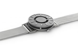 Bradley Titan - taktilt armbåndsur med lenke, fra EONE
