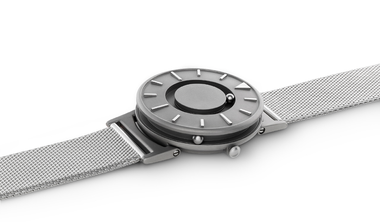 Bradley Titan - taktilt armbåndsur med lenke, fra EONE
