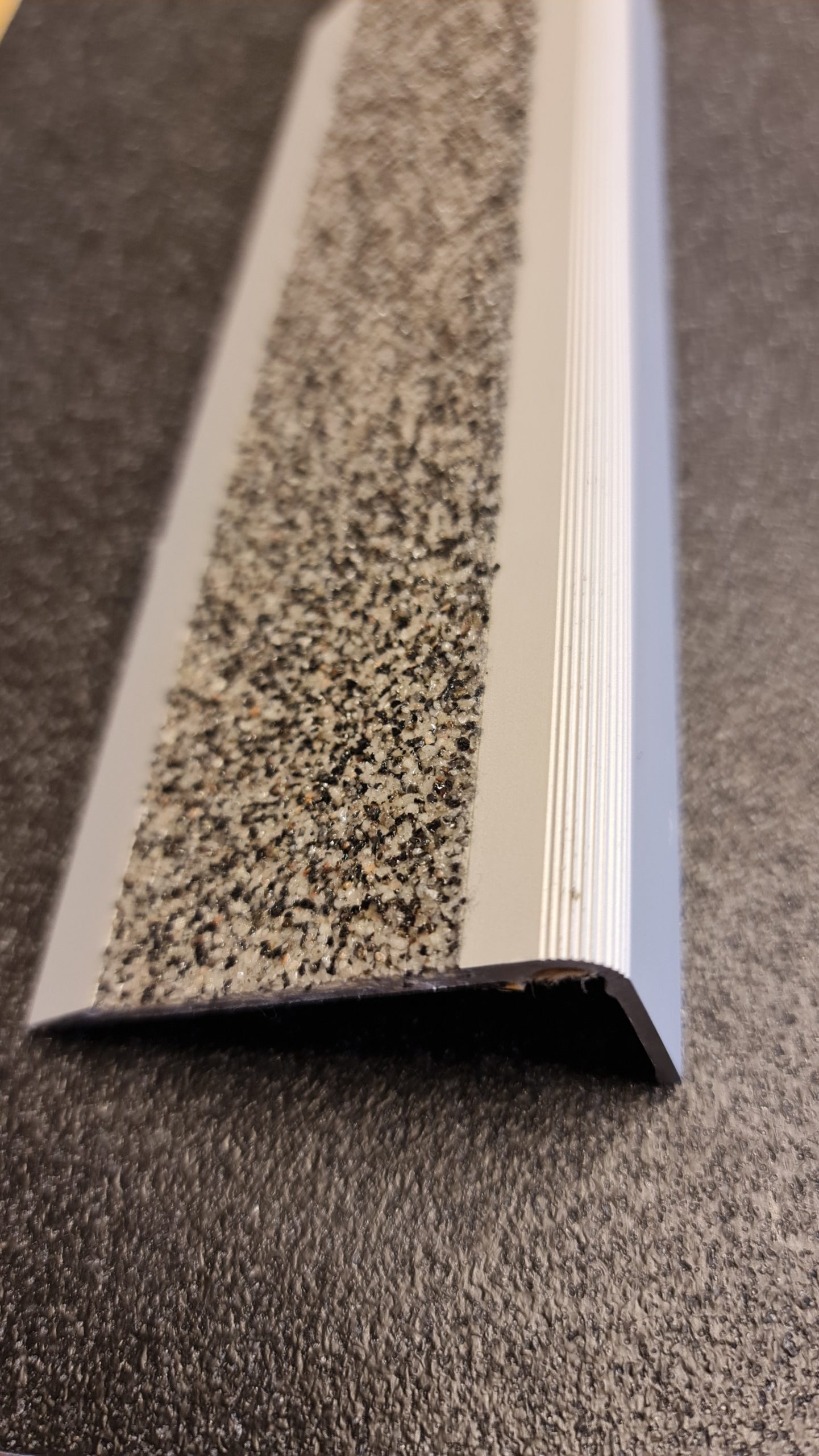 Trappenese i eloksert aluminium med stein og harpiks ilegg 300 x 6,5 x 3,5 cm - Bilde 4