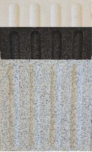 Taktil ledelinje 30×30 cm i harpiks – med kontrastfargede steinkorn for utebruk