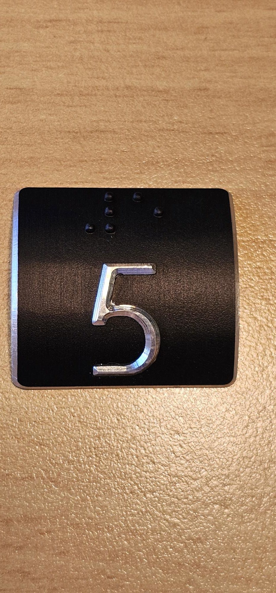 Tofarget taktile skilt til håndløpere i utfrest eloksert aluminium 30 x 30 mm - Bilde 6
