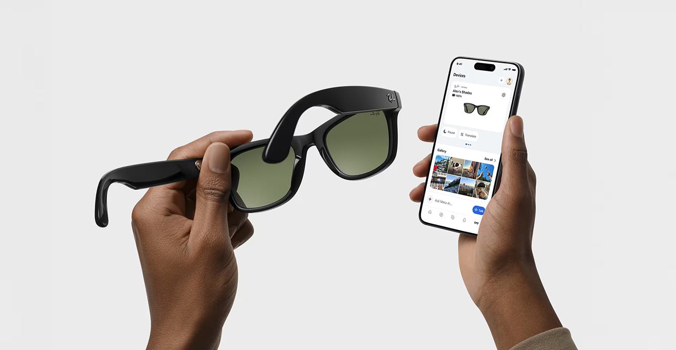 bilde viser en Meta rayban brille og en mobiltelefon